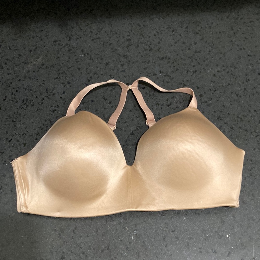 B.TEMPT'D BY WACOAL Style #956281 COLOR: AU NATURAL 38D